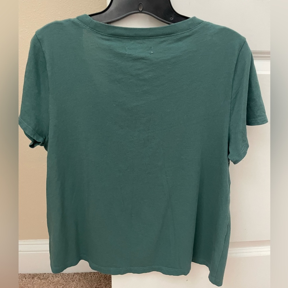 Madewell V-Neck T-shirt - Picture 2 of 5